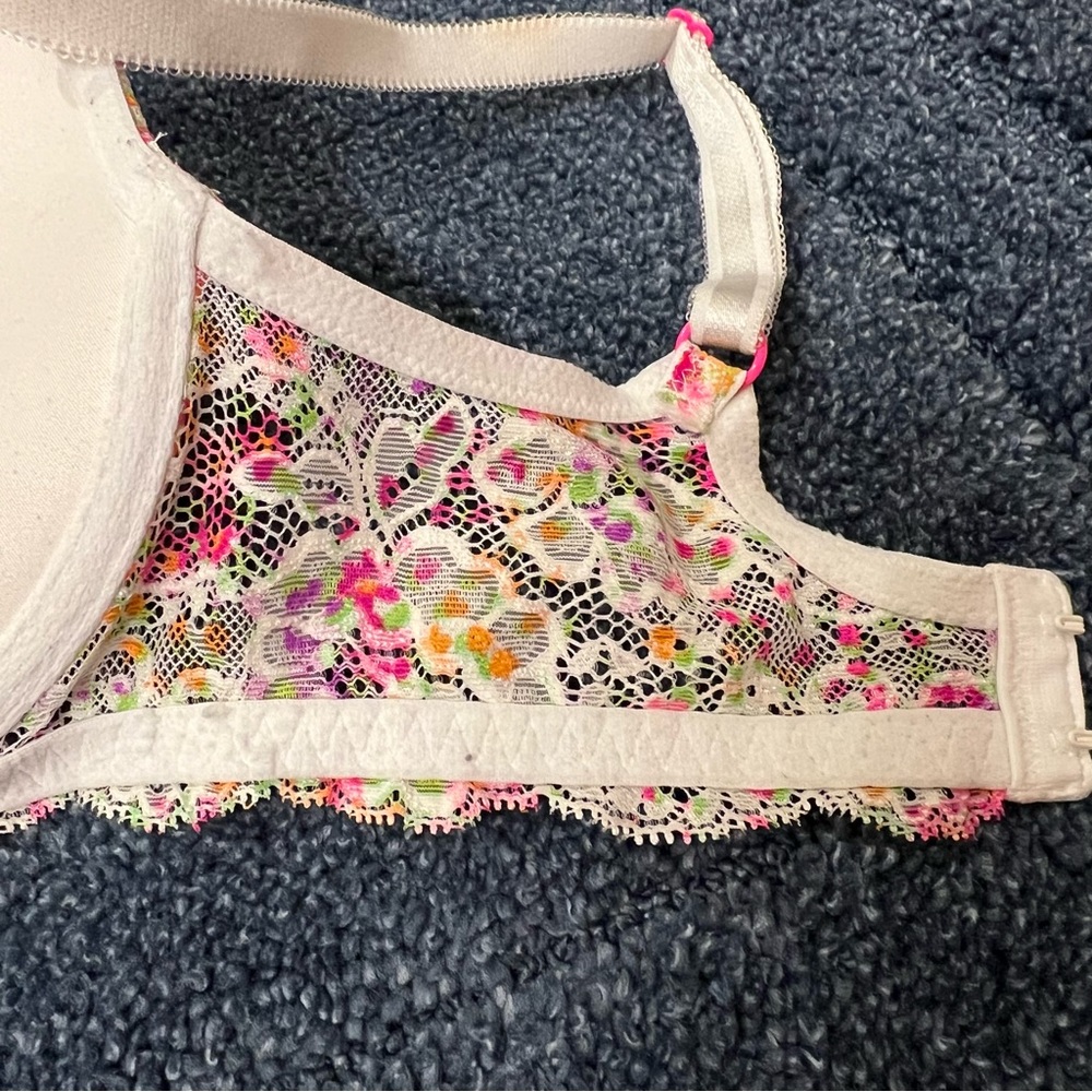 Victoria’s Secret bra - Picture 6 of 9